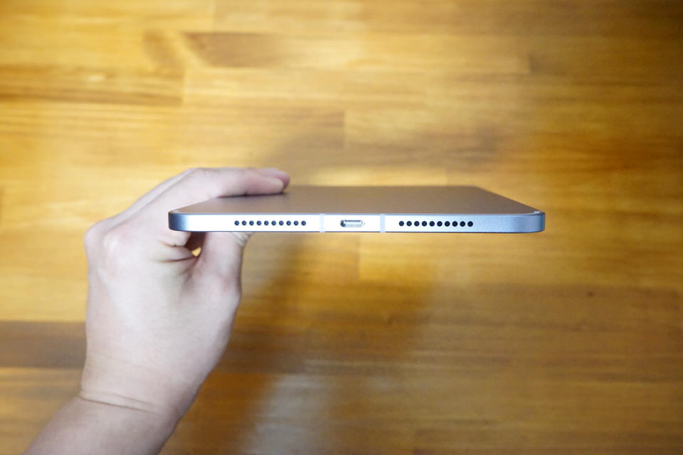 iPad mini6の開封の儀　本体　下部