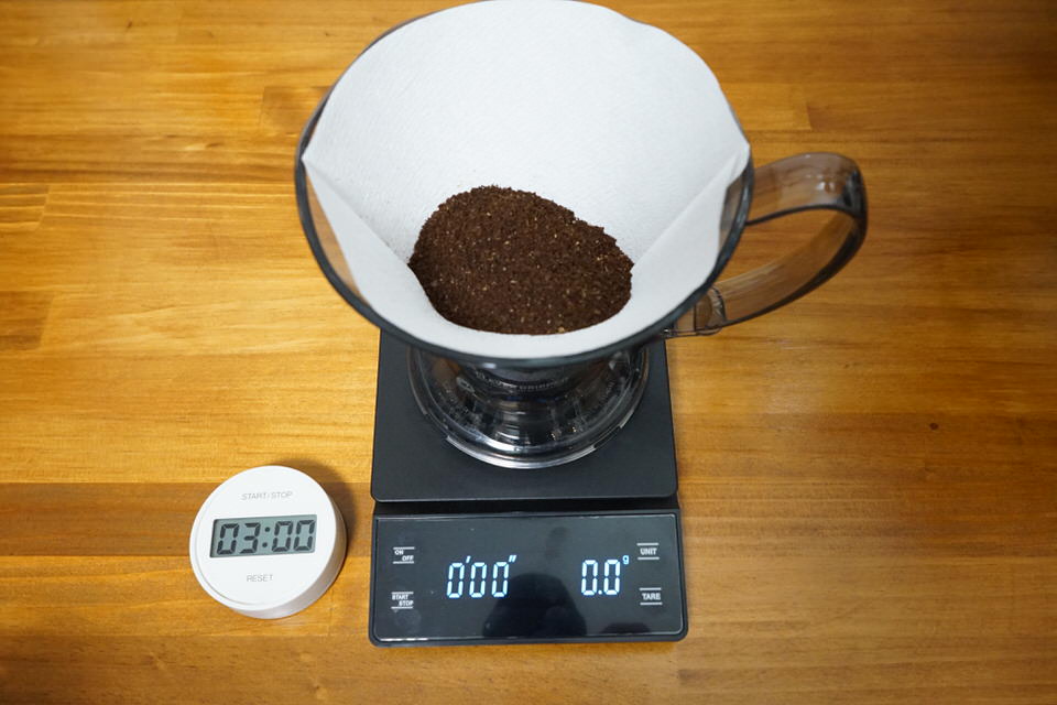 クレバードリッパーの使い方：コーヒー粉入れる