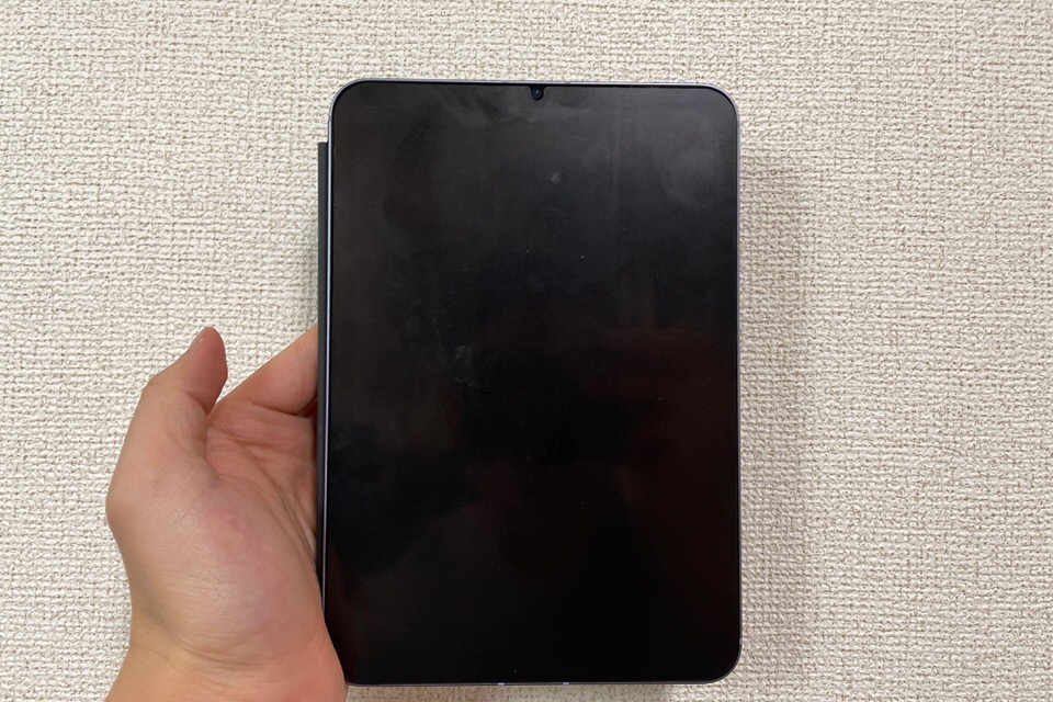 iPad mini6 純正Smart Folio　片手で持ちやすくなる