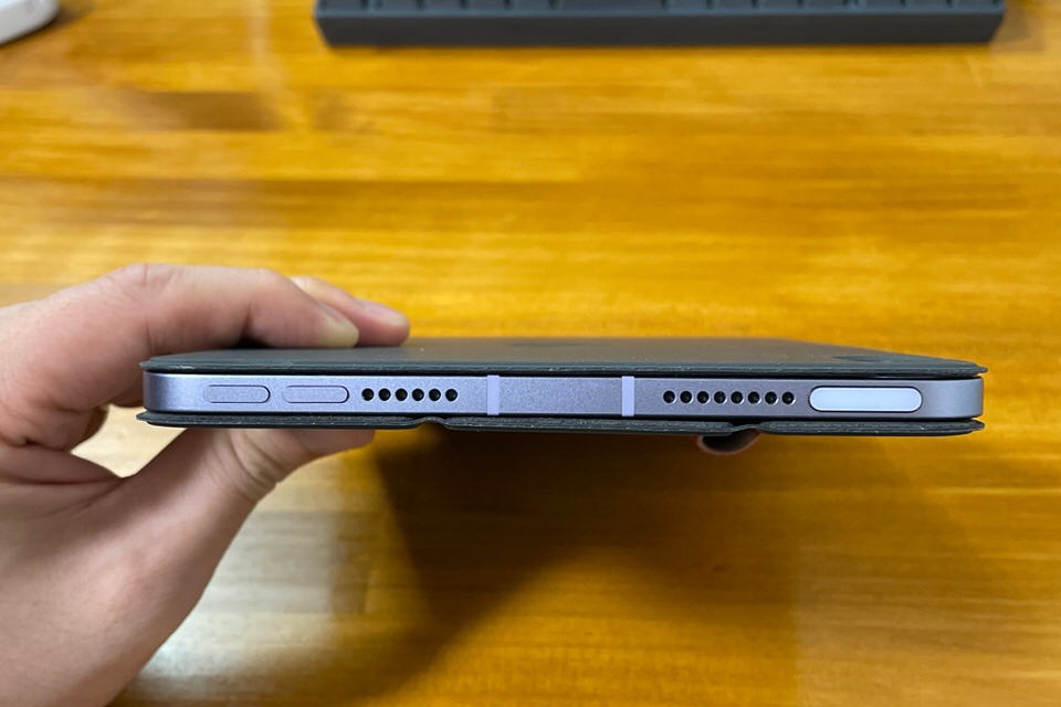 iPad mini6 純正Smart Folio　厚さ軽さ