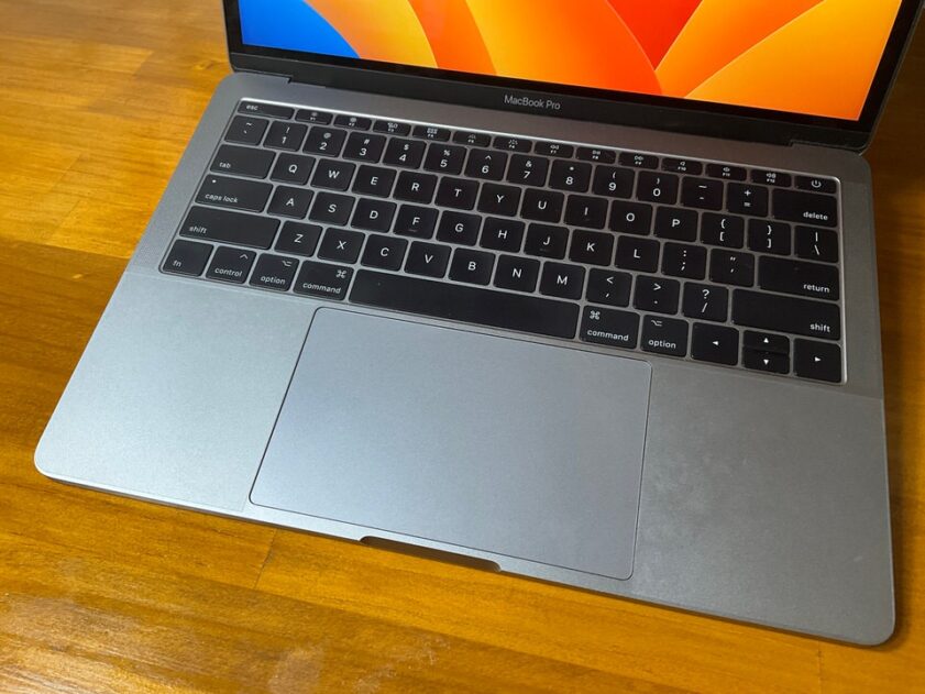 MacBook Pro おすすめガジェット：パームレスト専用保護フィルム２