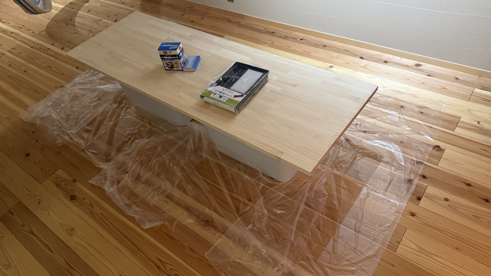 【DIY】幅182cmの巨大昇降デスクを自作！FlexiSpot E7×パイン集成材で妻用デスクを作ってみた【2液ウレタンニス仕上げ】７