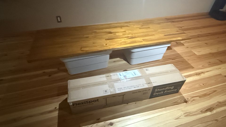 【DIY】幅182cmの巨大昇降デスクを自作！FlexiSpot E7×パイン集成材で妻用デスクを作ってみた【2液ウレタンニス仕上げ】１２