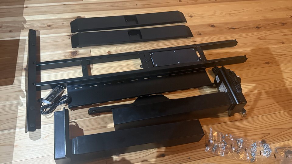 【DIY】幅182cmの巨大昇降デスクを自作！FlexiSpot E7×パイン集成材で妻用デスクを作ってみた【2液ウレタンニス仕上げ】１４