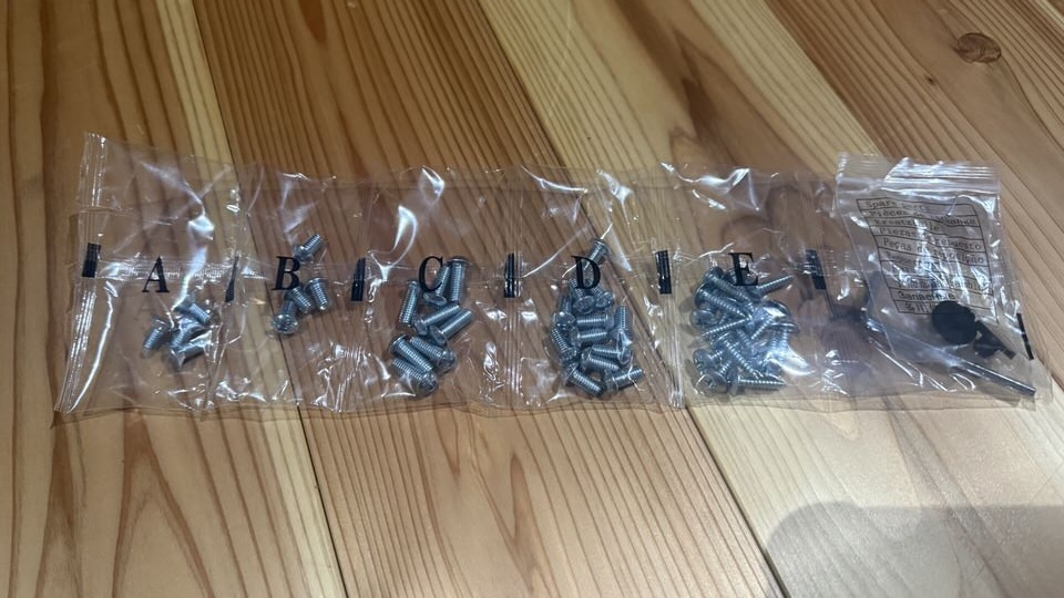 【DIY】幅182cmの巨大昇降デスクを自作！FlexiSpot E7×パイン集成材で妻用デスクを作ってみた【2液ウレタンニス仕上げ】１５