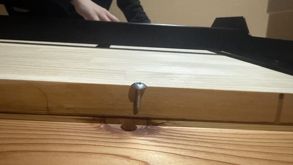 【DIY】幅182cmの巨大昇降デスクを自作！FlexiSpot E7×パイン集成材で妻用デスクを作ってみた【2液ウレタンニス仕上げ】２１