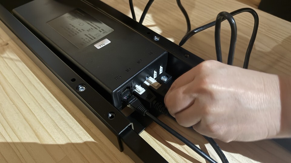 【DIY】幅182cmの巨大昇降デスクを自作！FlexiSpot E7×パイン集成材で妻用デスクを作ってみた【2液ウレタンニス仕上げ】２６